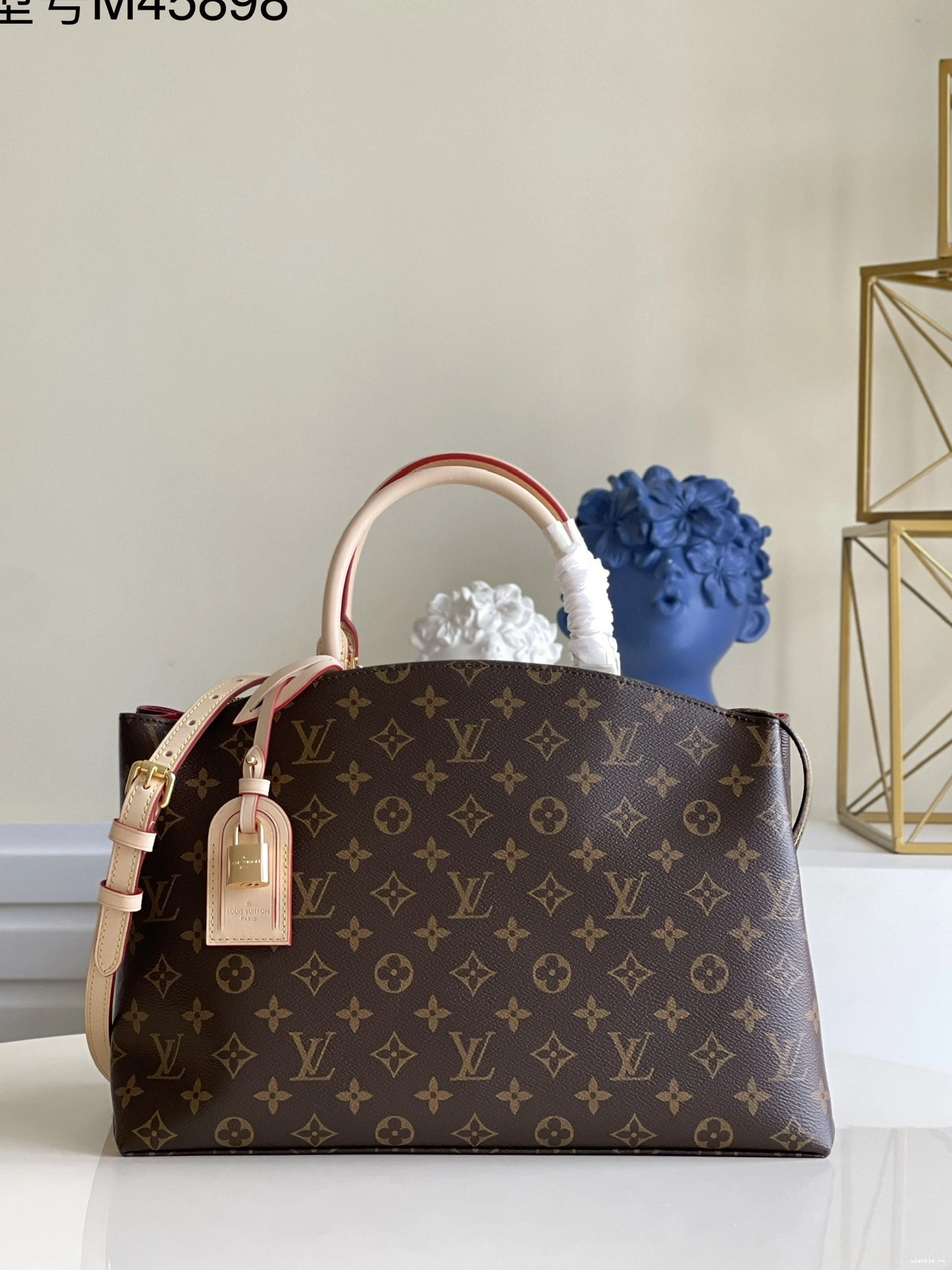 WIS LOUIS PALAIS GRAND VUITTON 1112